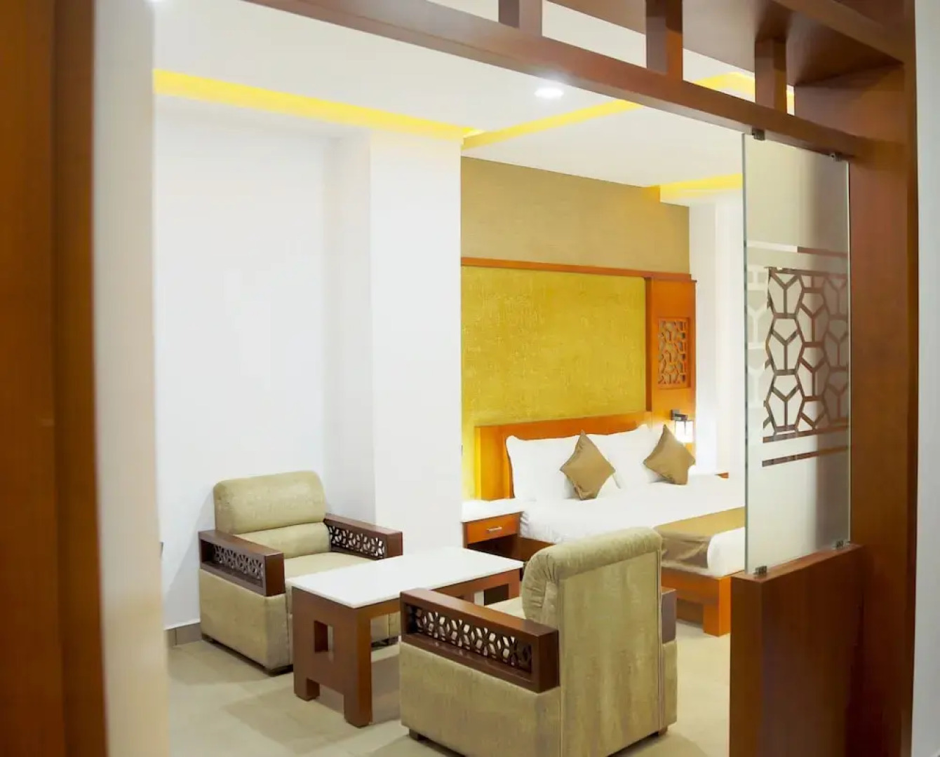 Kgees- HillTown Hotel