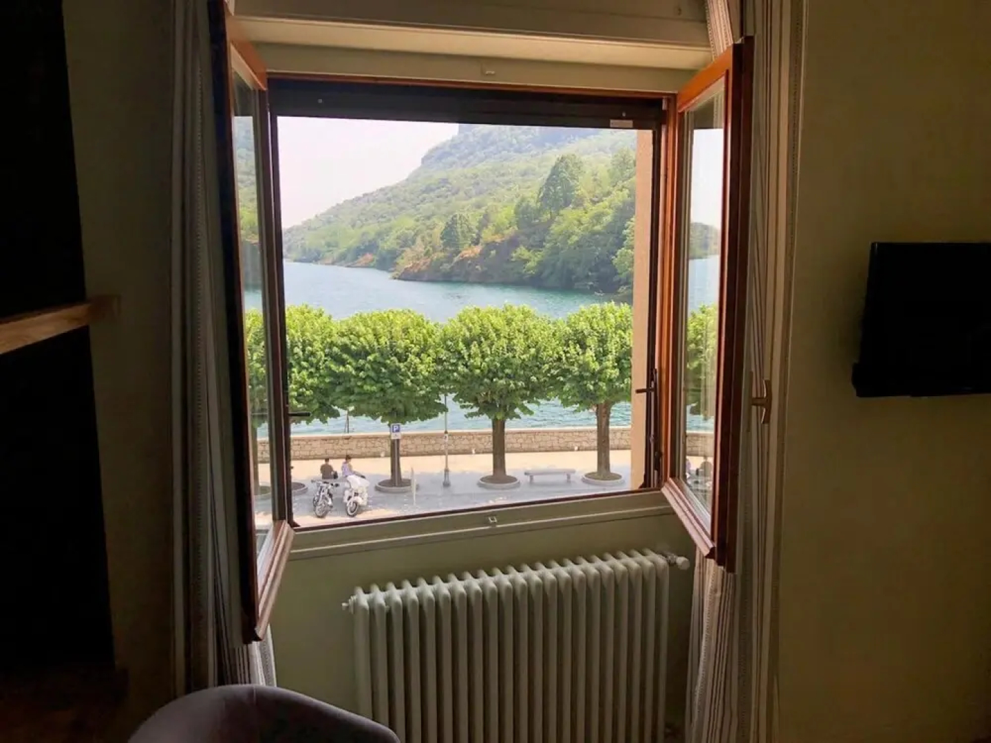 Carola B Tastefully Furnished Apartment Lakefront