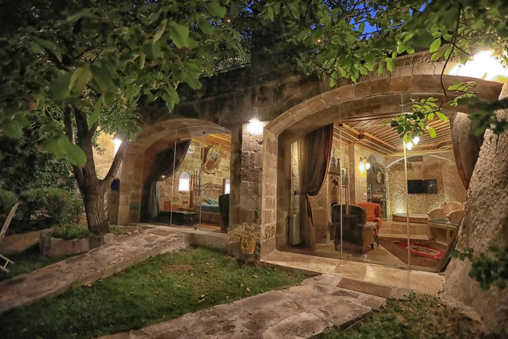 Traveller's Cave Hotel