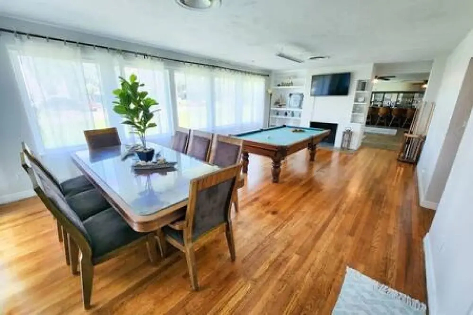 Cozy 4-Bedroom Beachside Home