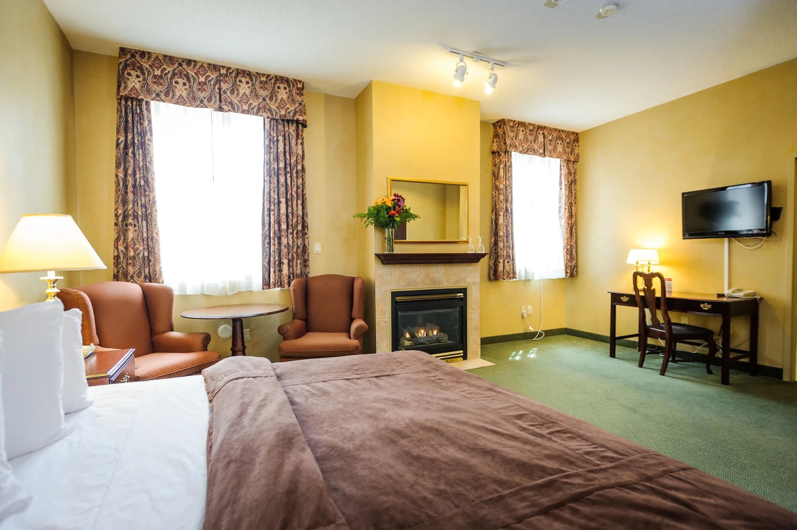 Peterborough Inn & Suites Hotel