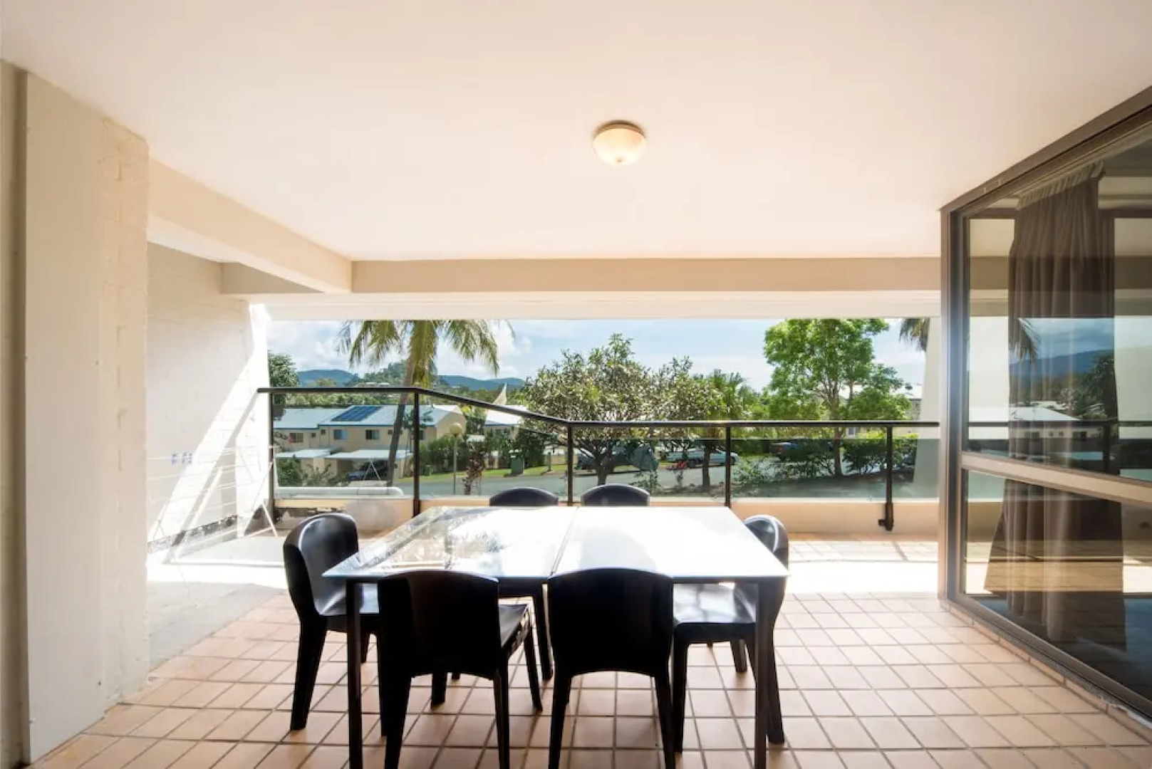 Tropical Family Escape Free Wifi/Netflix