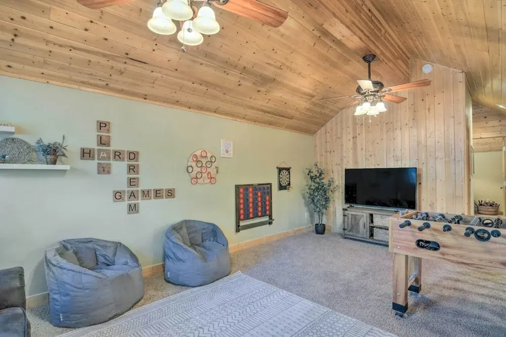 Duck Creek Village Cabin: Hike, Ski, & Bike!