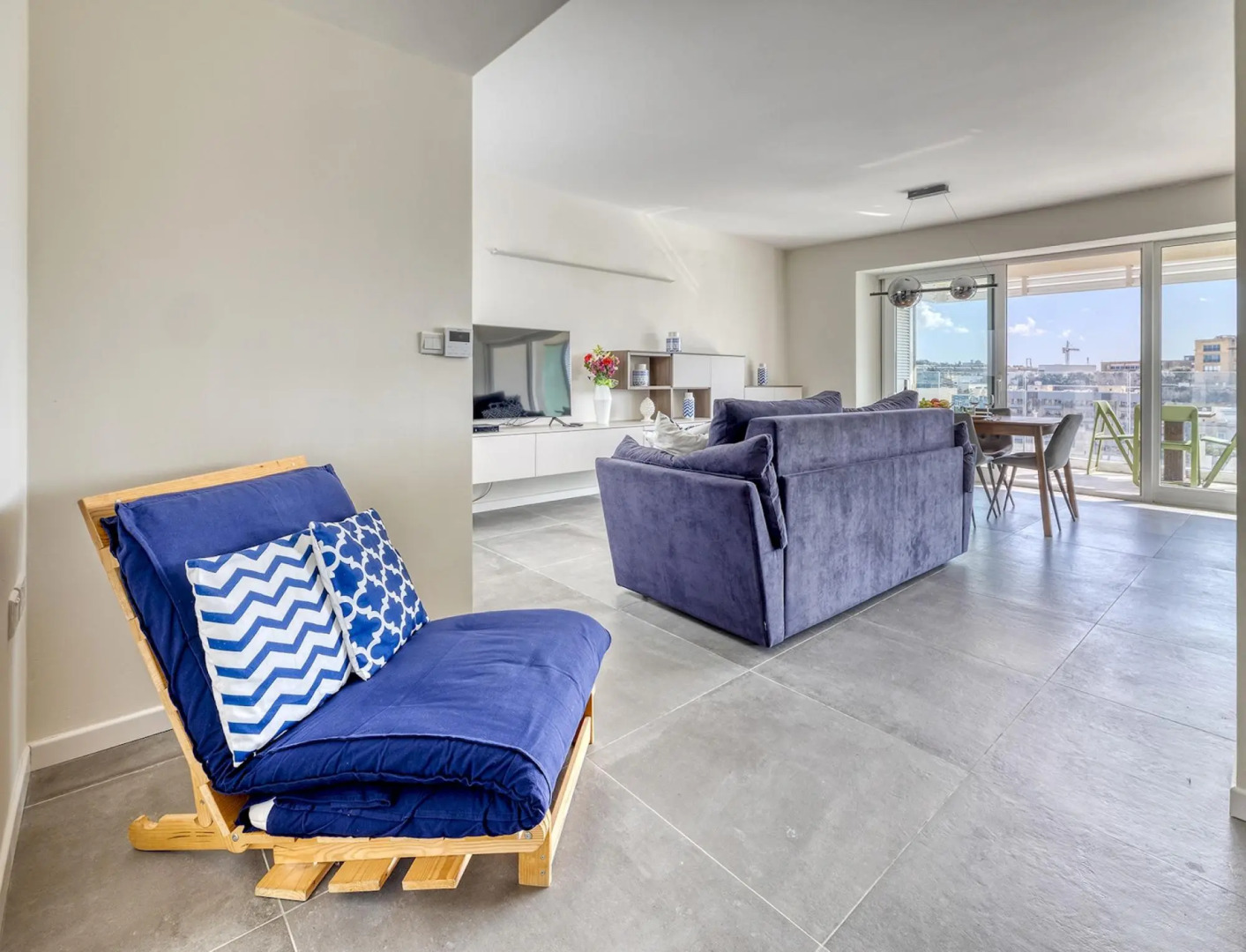 Stunning 3BR Apartment With Marina Views