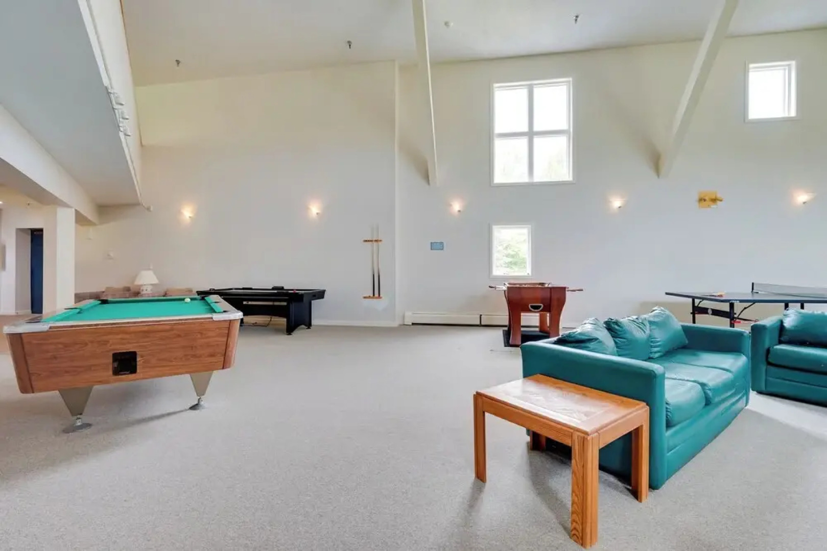 Ski-in/ski-out Magic Mountain Condo w/ Deck!
