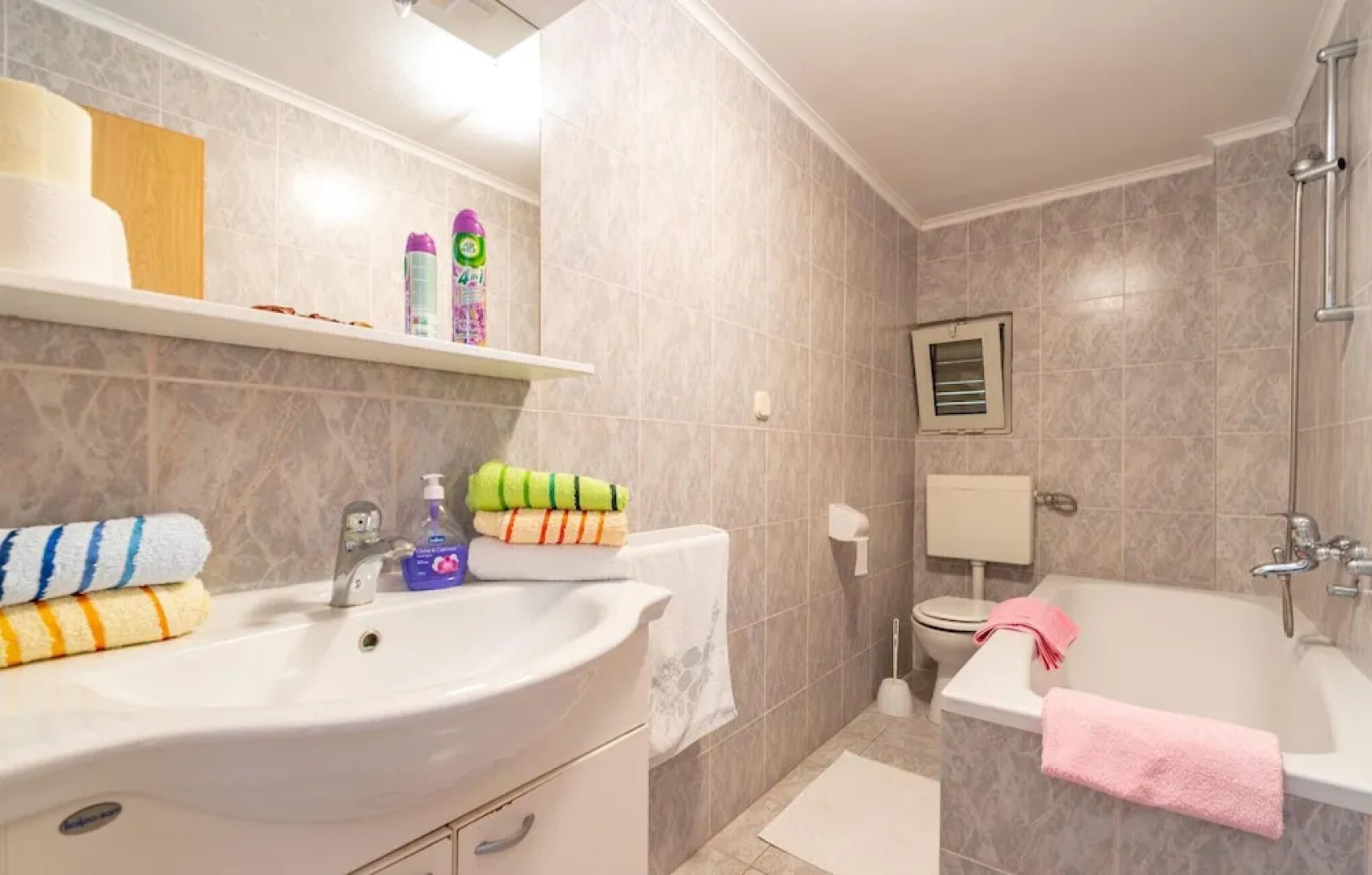 Stunning Home in Zavalatica With Wifi and 2 Bedrooms