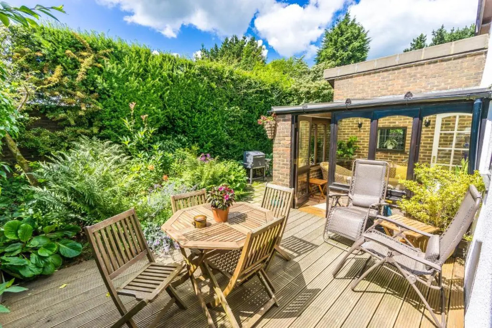 Badgers Den - Covehurst Bay Holiday Cottage