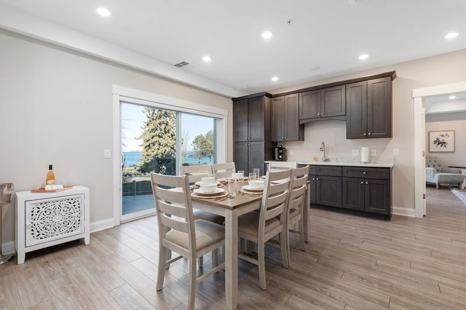 539 Bay St. Lake View Condo Unit 303E