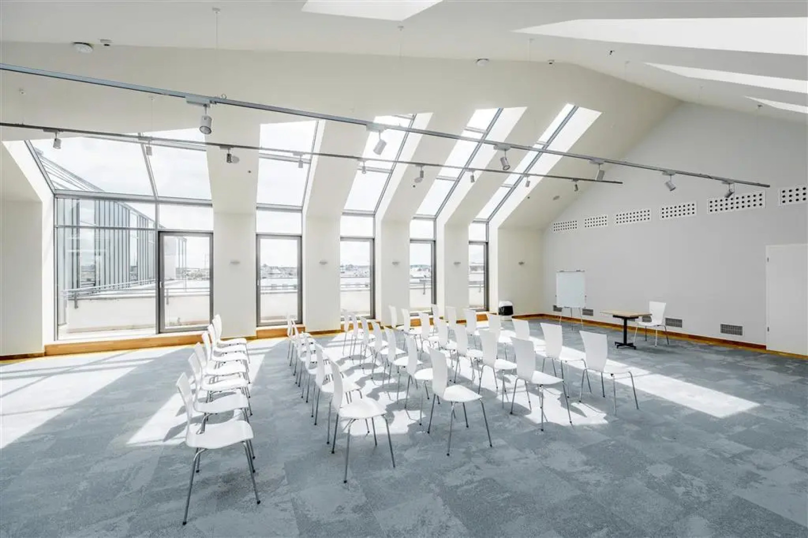 Akeah Verdi Budapest