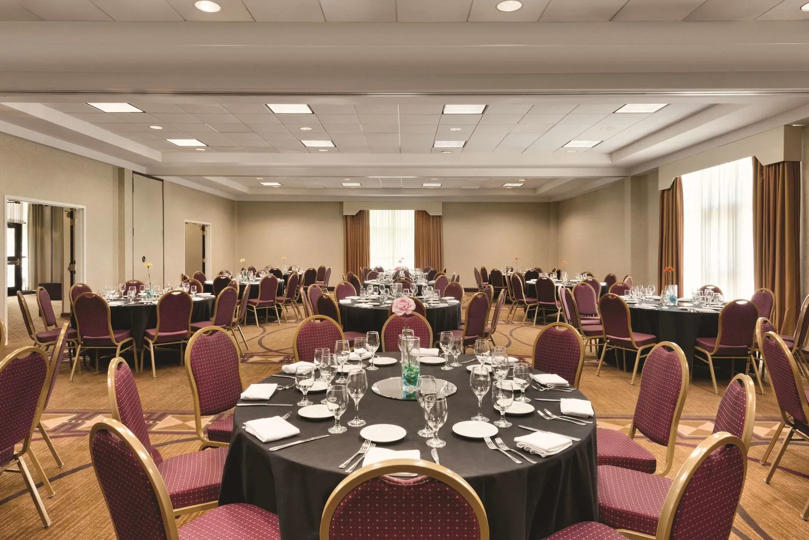 DoubleTree by Hilton Milwaukee - Brookfield