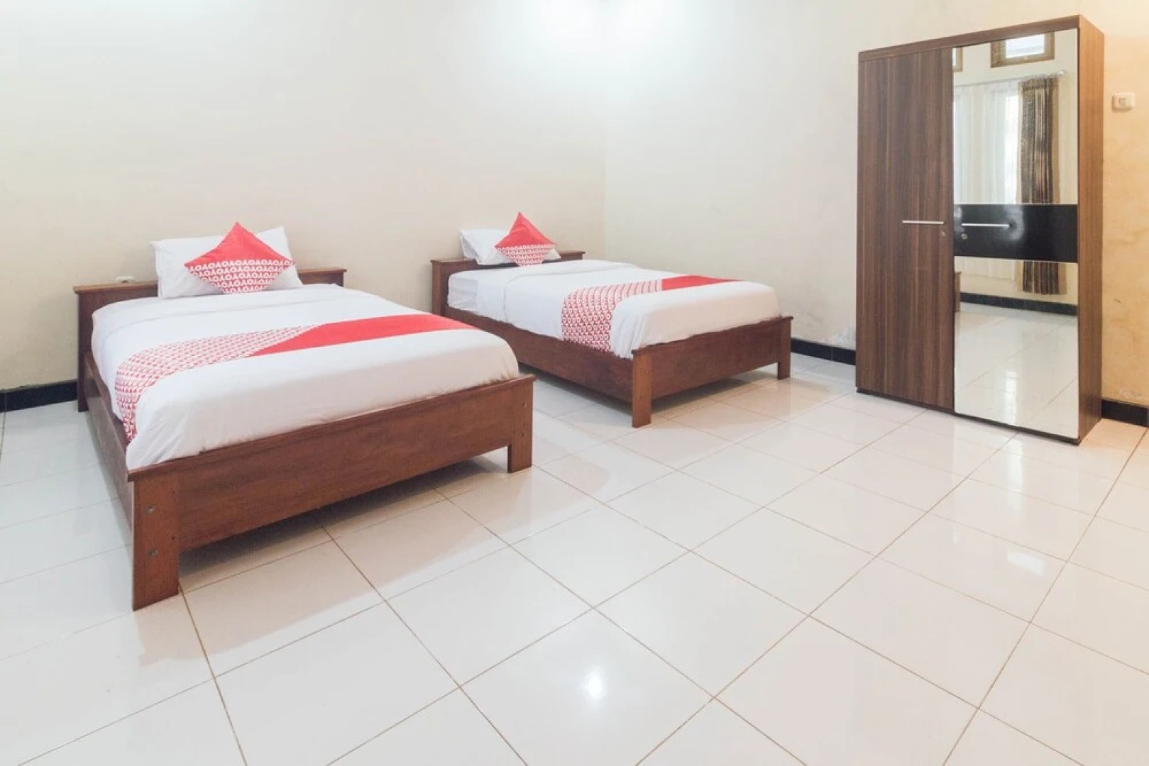 OYO 1688 Collin Beach Hotel