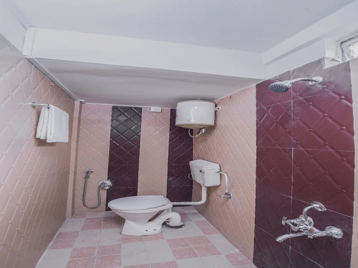 OYO 16152 Home Away Home