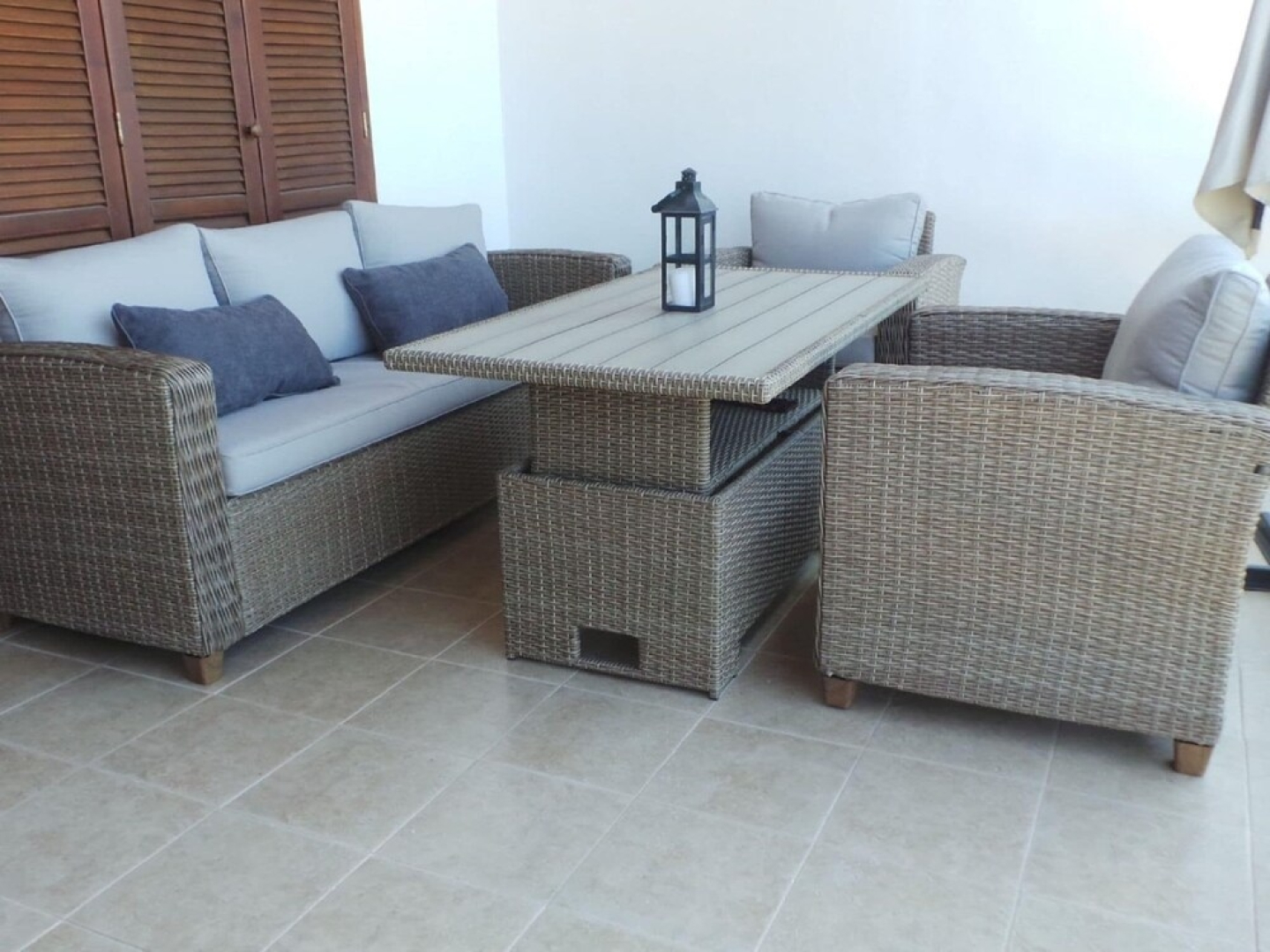 Adorable Apartment With Covered Terrace & Sea View