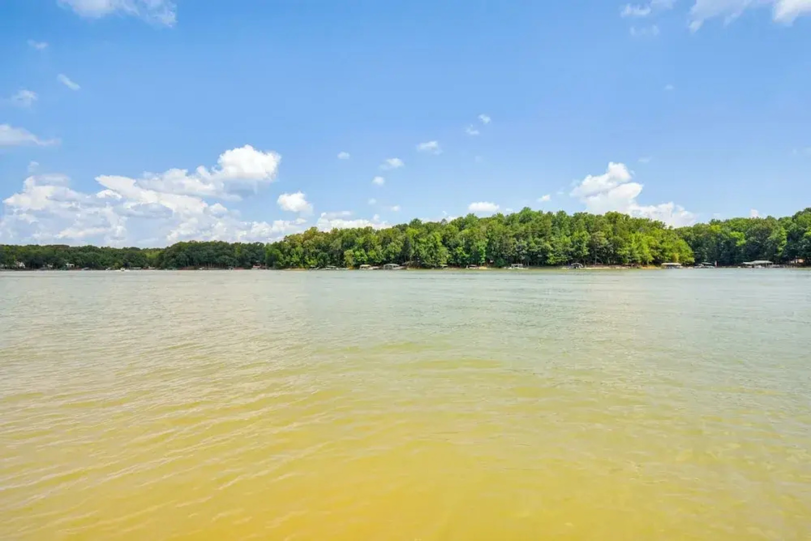 Pet-friendly Lavonia Cabin, Walk to Lake Hartwell!