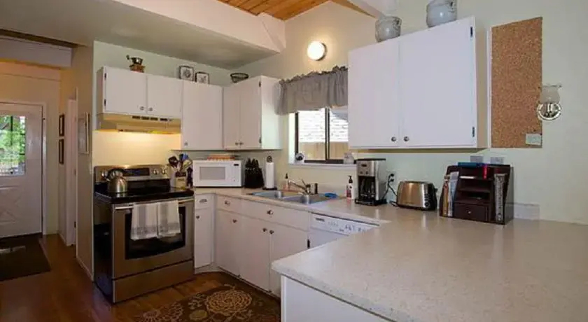 RedAwning 15 Cedar Crest