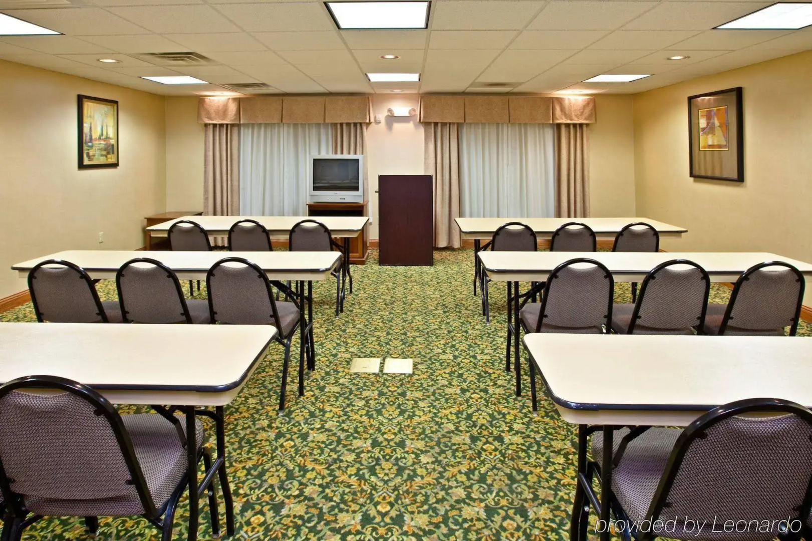 Holiday Inn Express Hotel & Suites by IHG