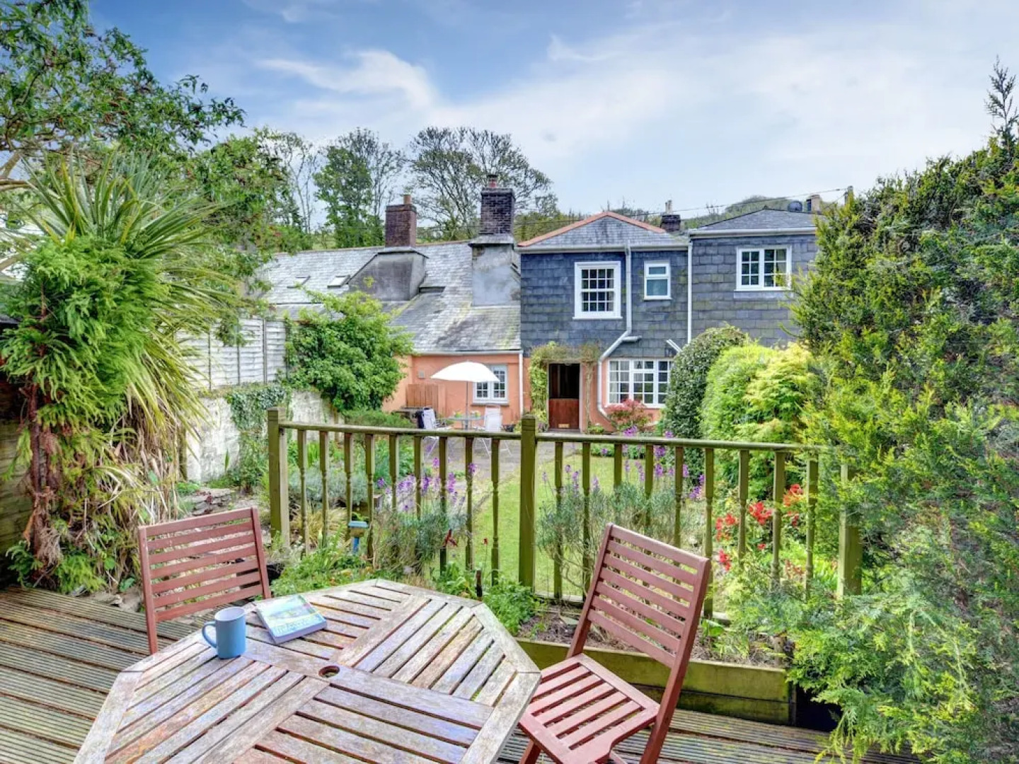 Charming Holiday Home With Lovely Garden