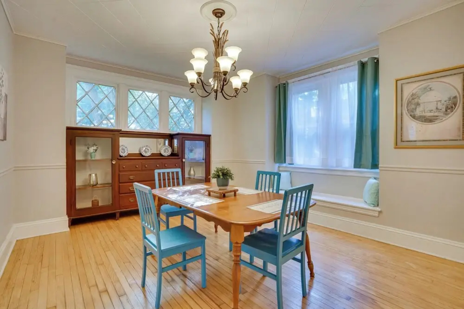 Walk to Syracuse Campus: Family-friendly Home!