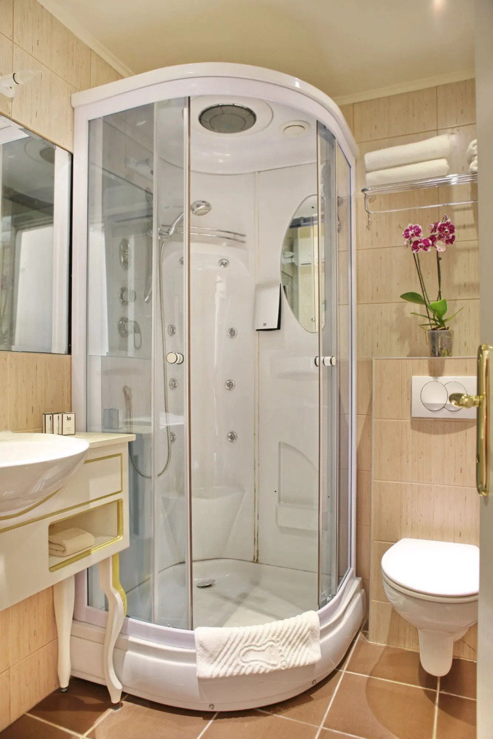 Queen's Astoria Design Hotel