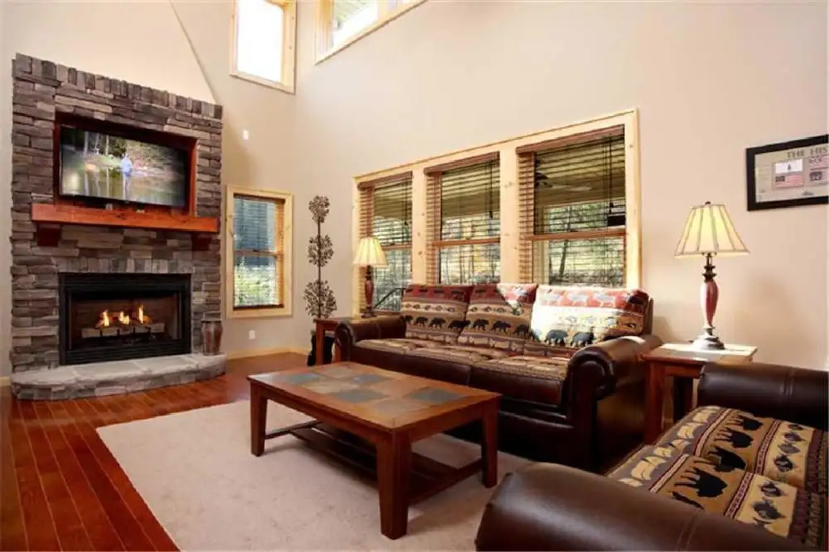 River Memories 3 Bedroom Home with Hot Tub