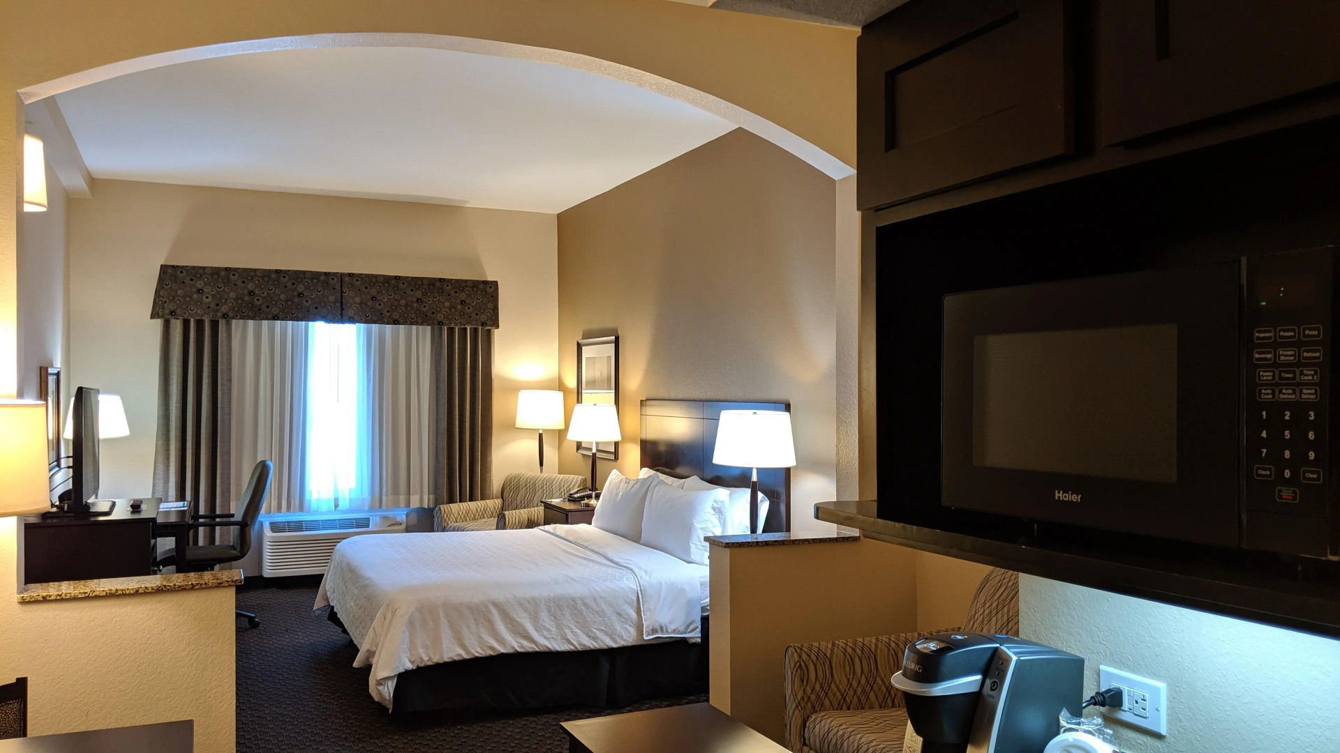 Holiday Inn Express & Suites Clinton by IHG