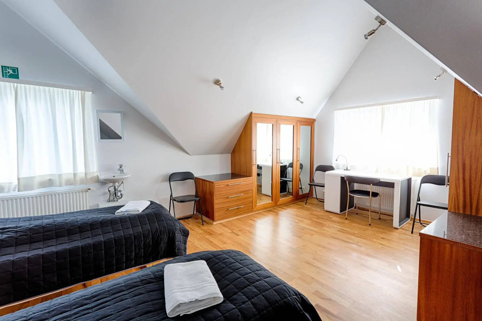 Hellisholar Guesthouse