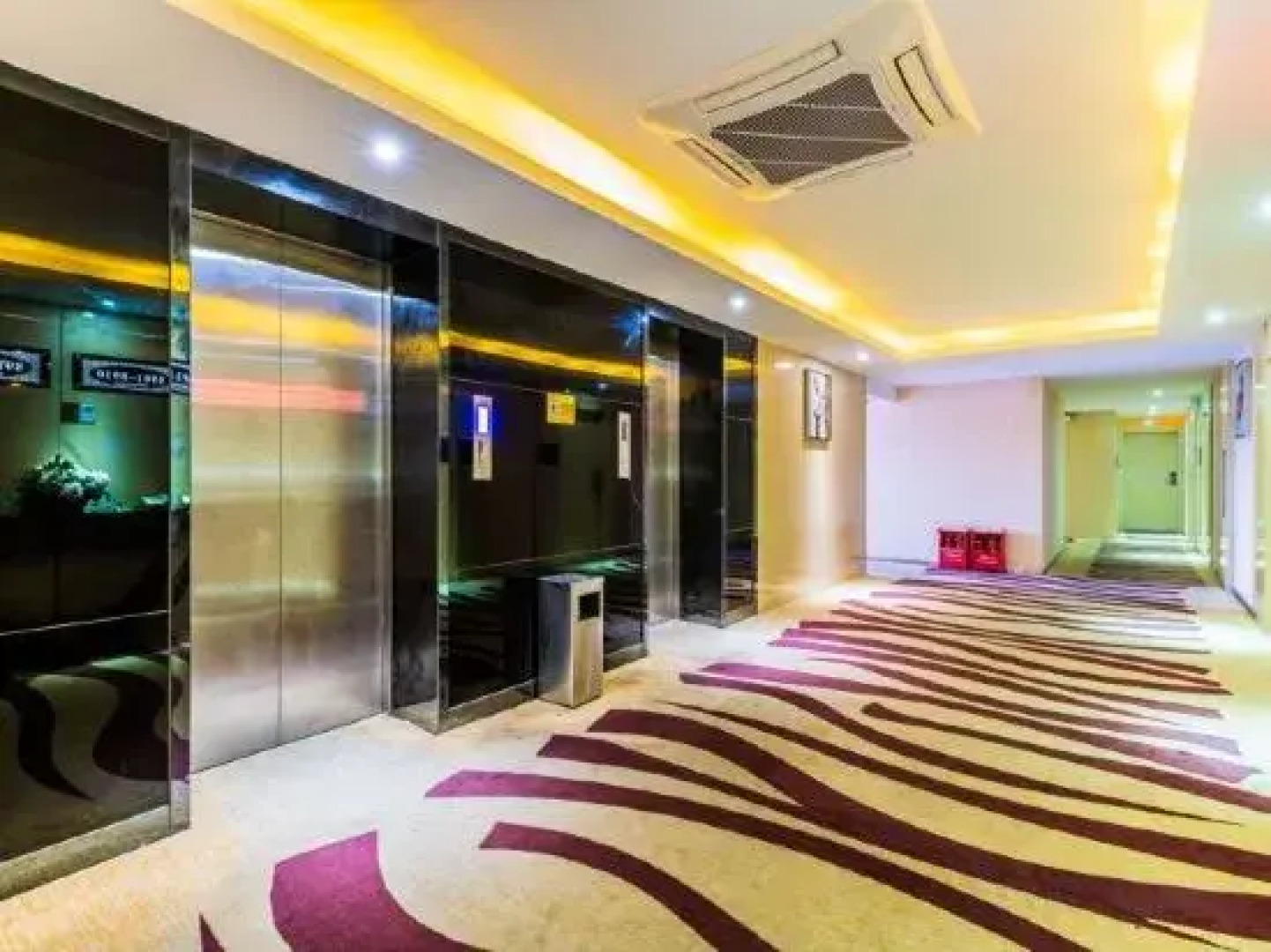 Sunshine Holiday Hotel