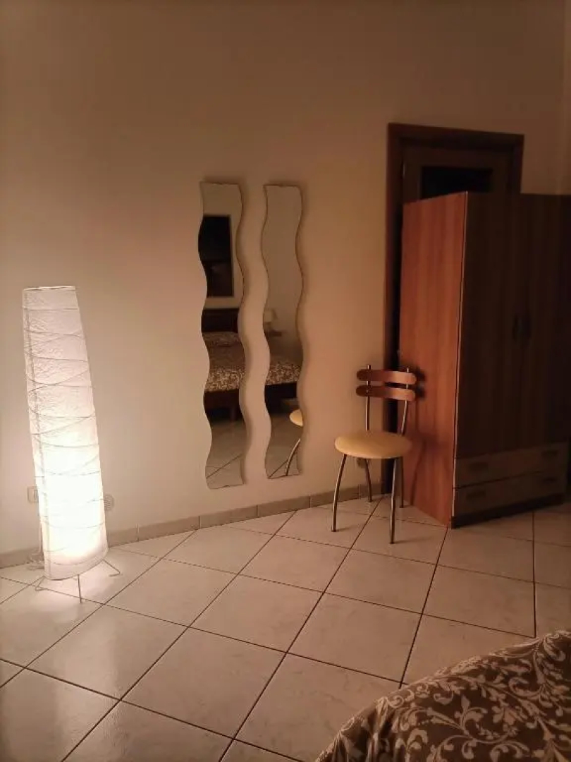 Lady's house