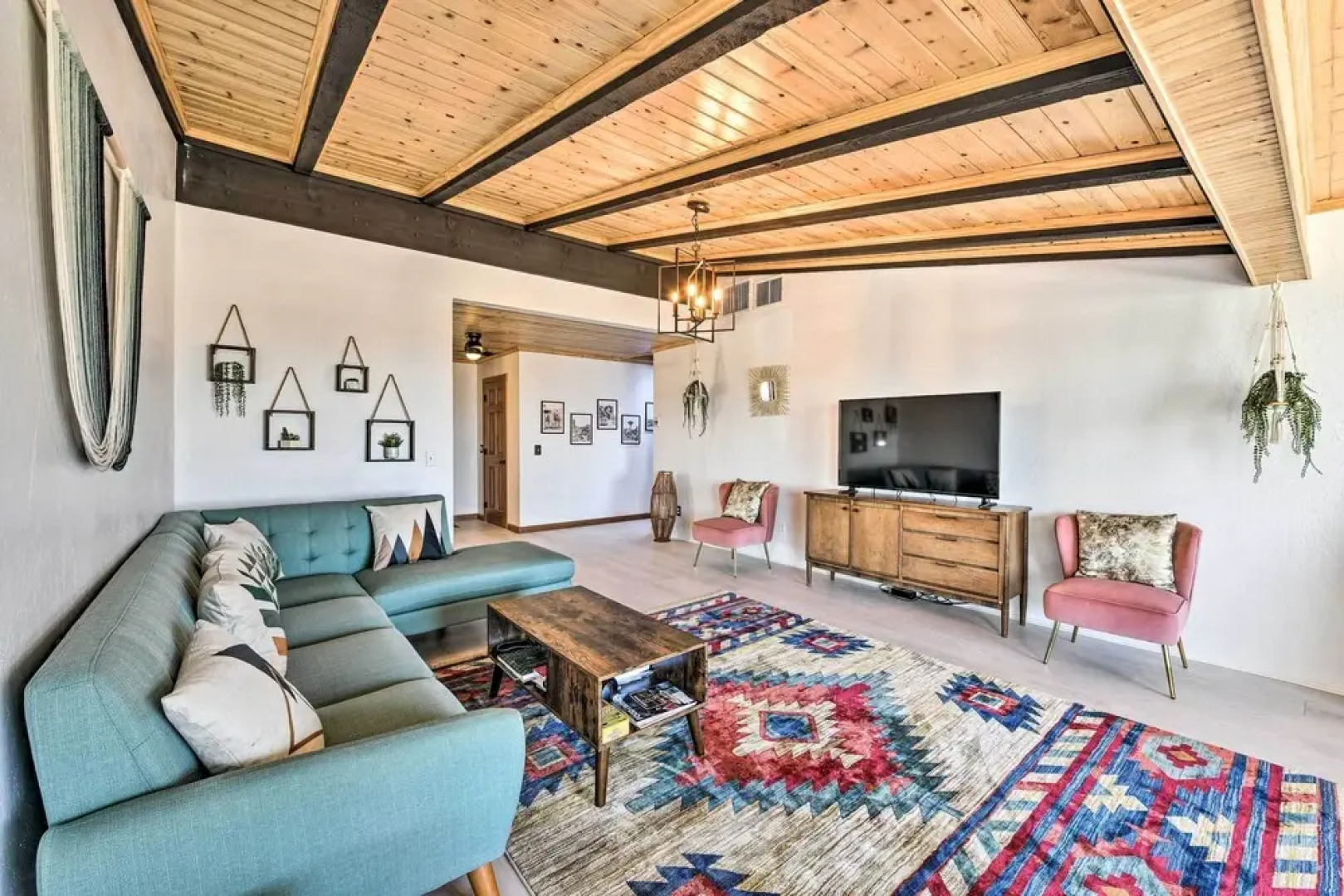 Chic Joshua Tree Pad w/ Mountain Views & Hot Tub