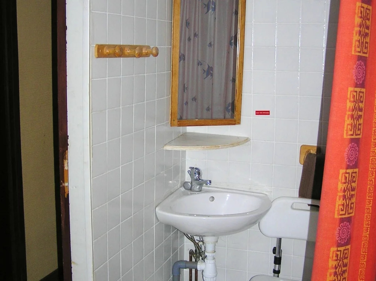 Property With 6 Bedrooms in Casseneuil, With Wonderful Lake View, Terrace and Wifi - 10 km From the Beach