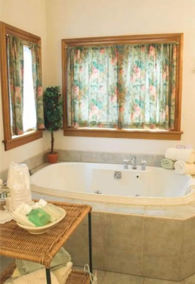 White Lace Inn