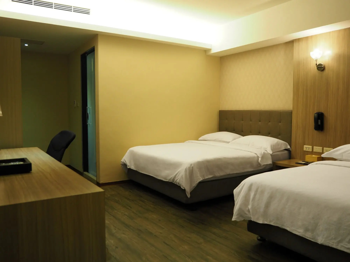 The Riverside Hotel International