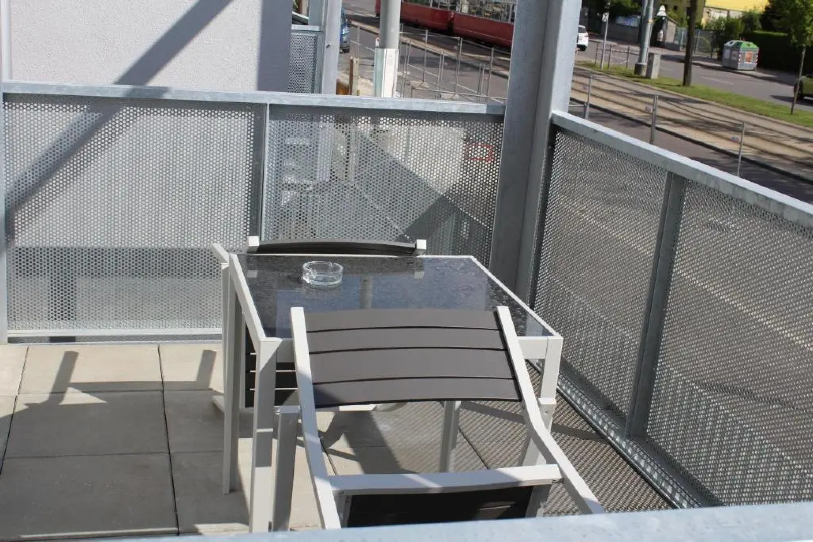 Yellow Flower Apartment with Pool - 5 min to Lake