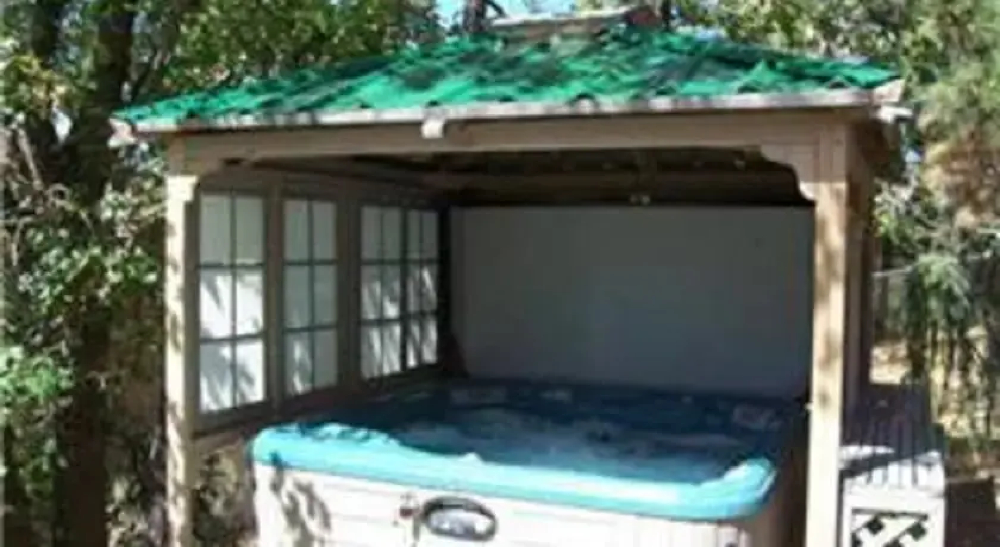 RedAwning Out of Dodge Lodge