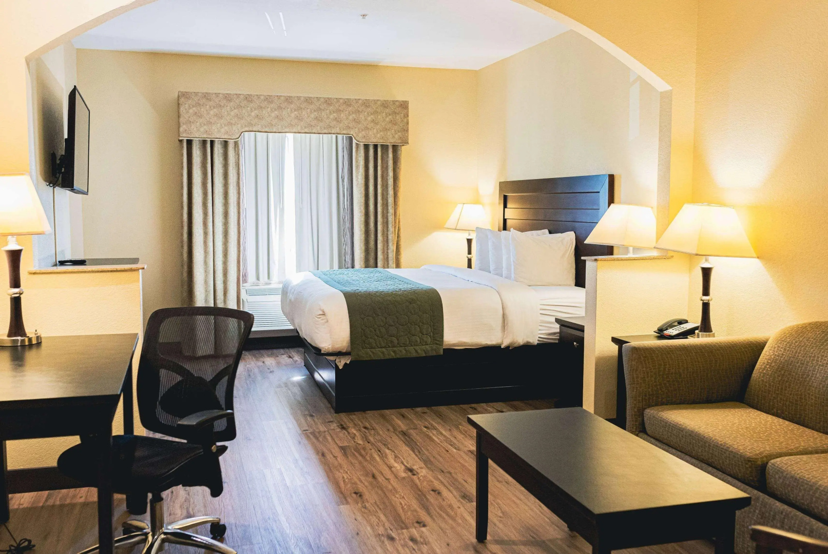 Grander Inn & Suites