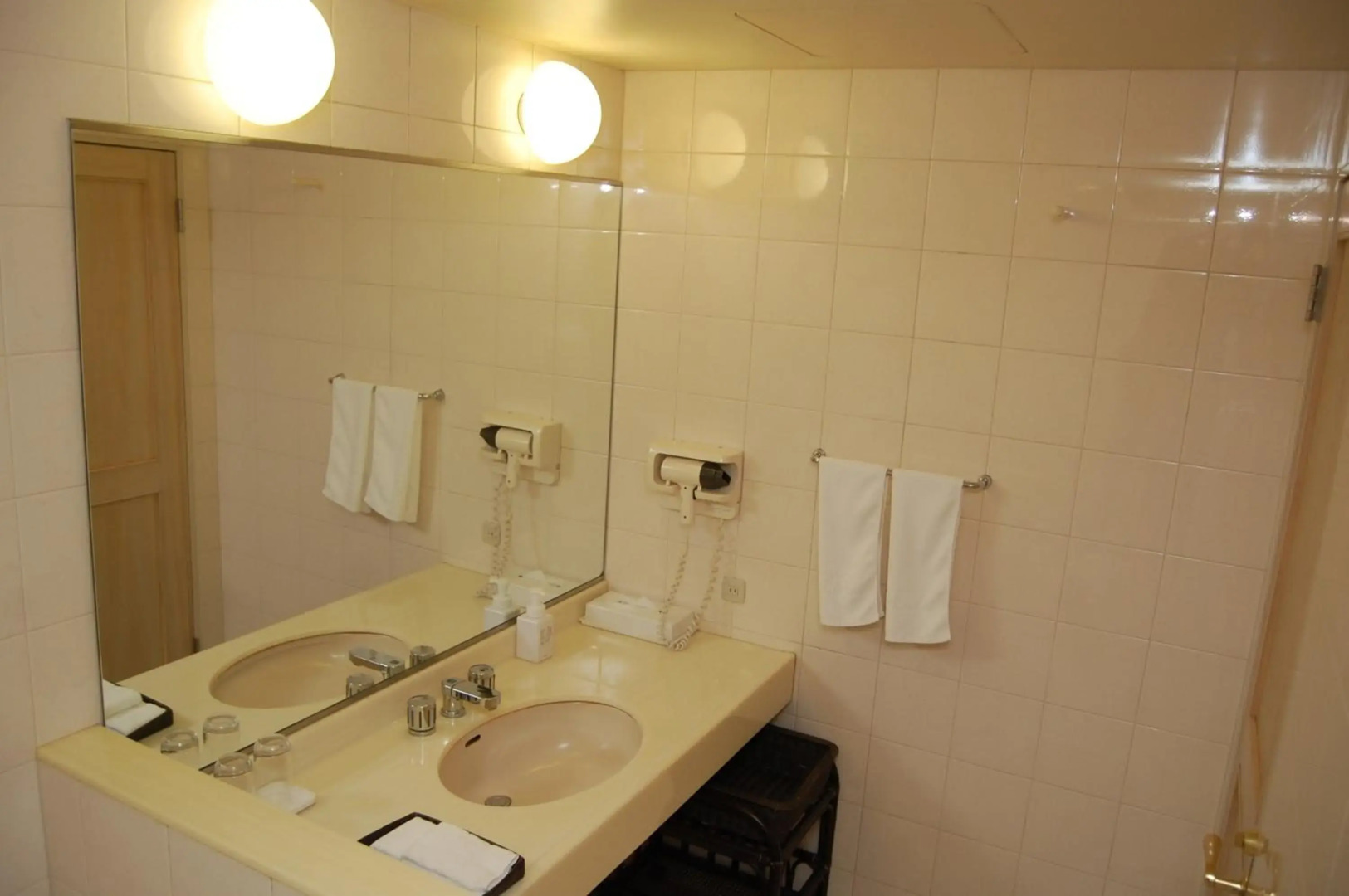 Luke Plaza Hotel