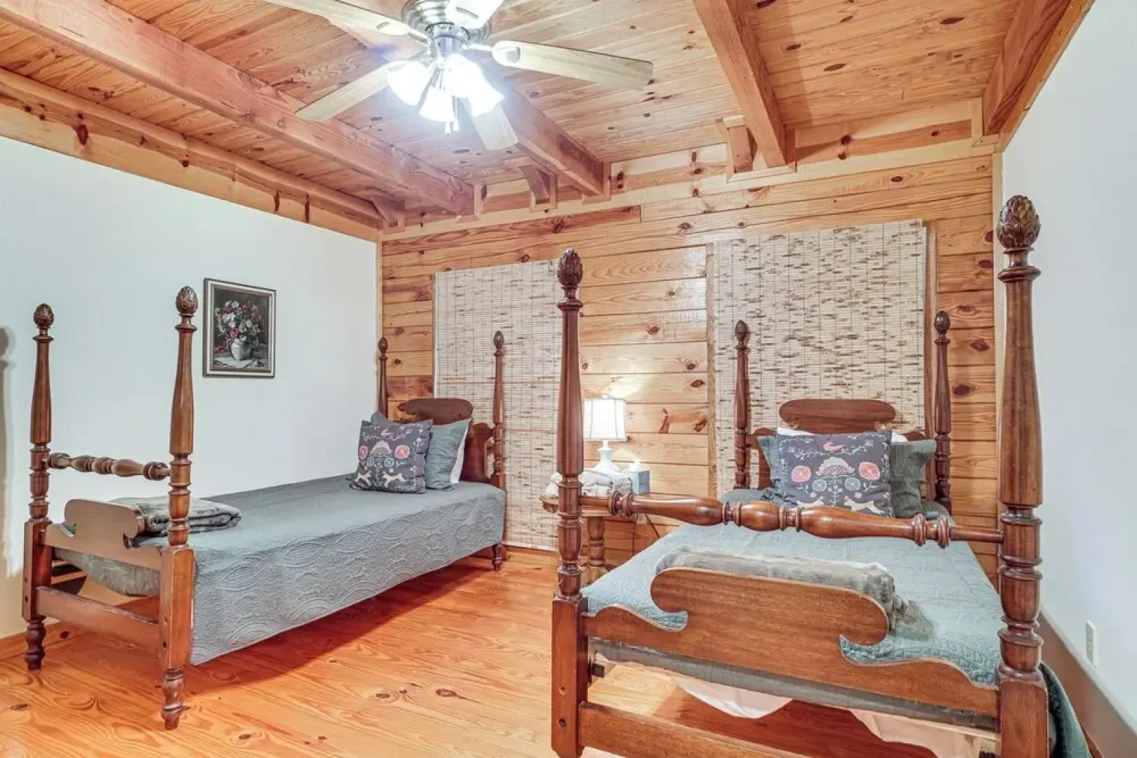 Spacious Log Cabin in Helen w/ Deck & Pool Access!