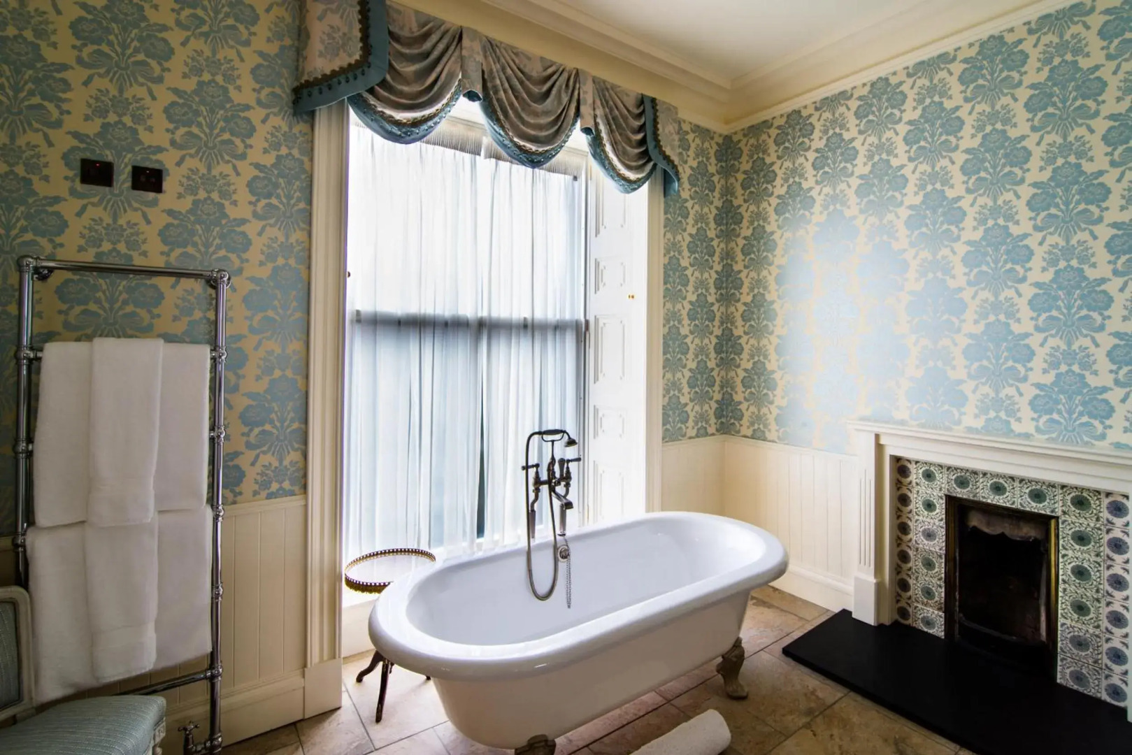 Crossbasket Castle Hotel & Restaurant