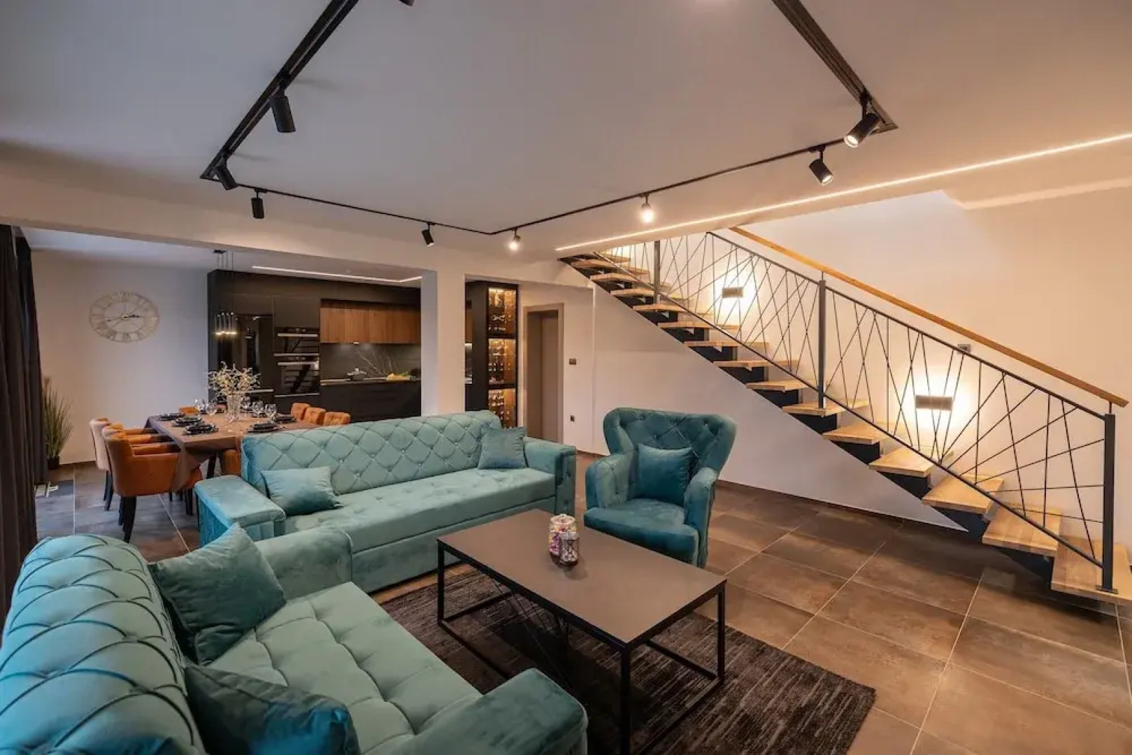 Villa Betelgeuse Supernova