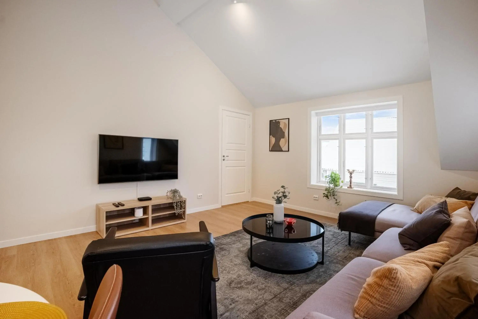 Unique and Spacious Apt close to City Centre