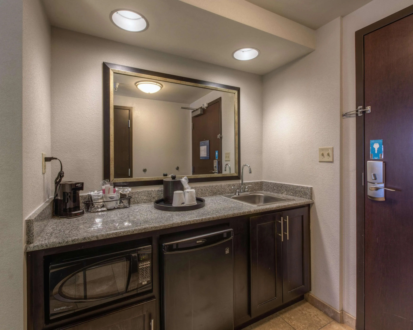 Hampton Inn & Suites Detroit / Airport - Romulus