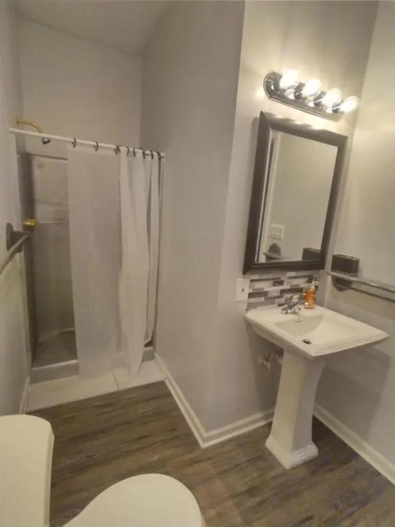 Premium Suite private bathroom w full house amenities rm 5