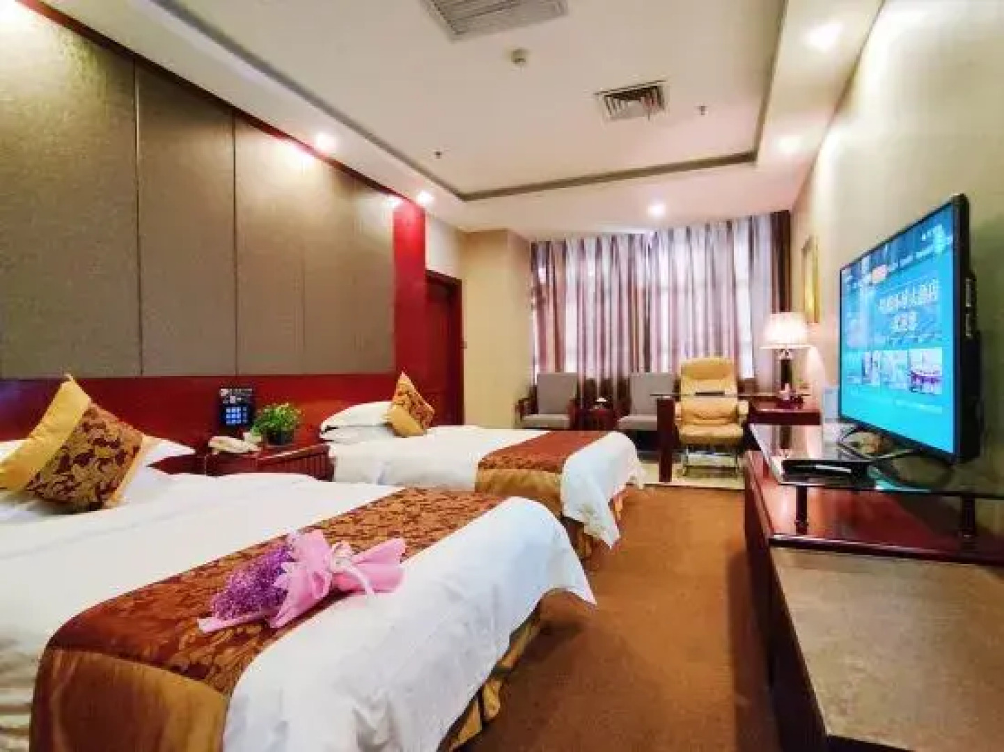 Hami Universal Hotel (Train Station)