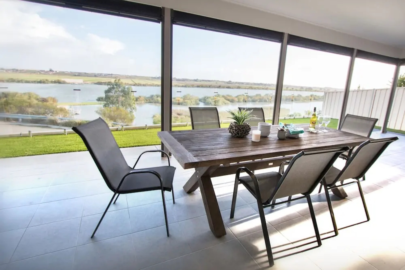 ‘Serenity’ and sweeping Murray River views