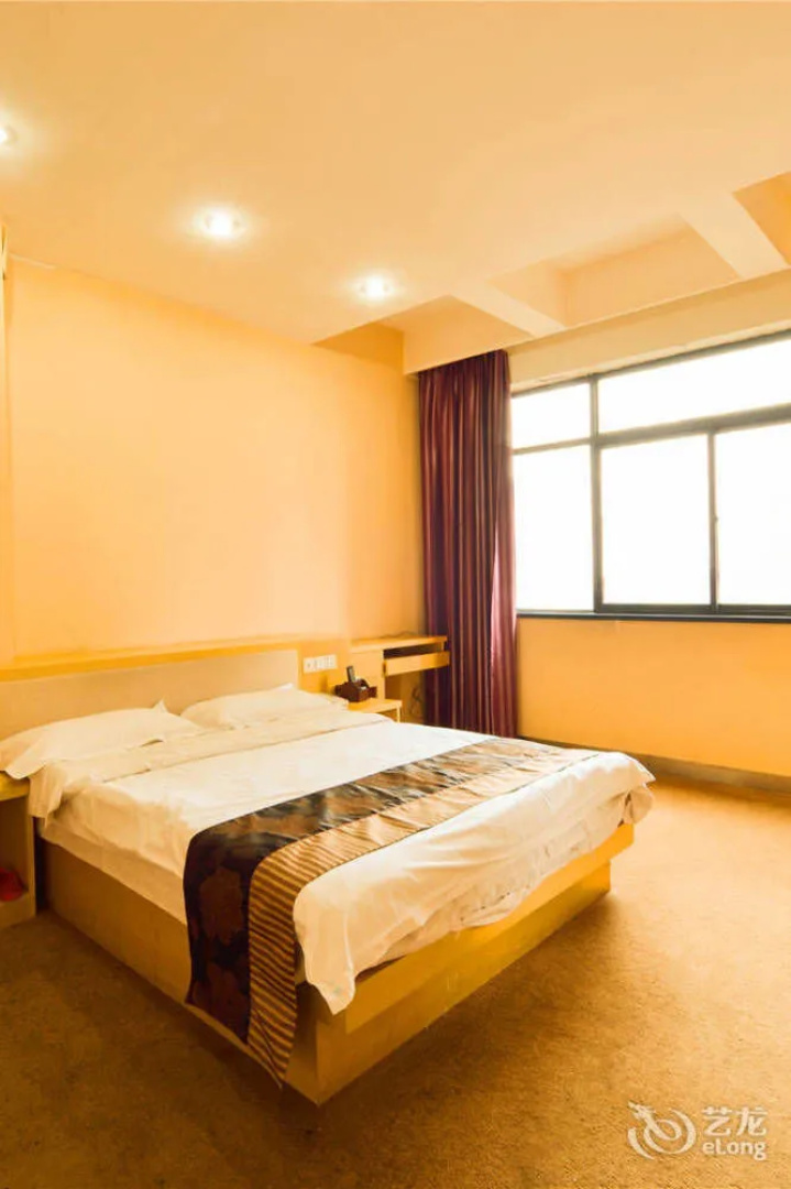 Xianning Jia Yuan Business Hotel