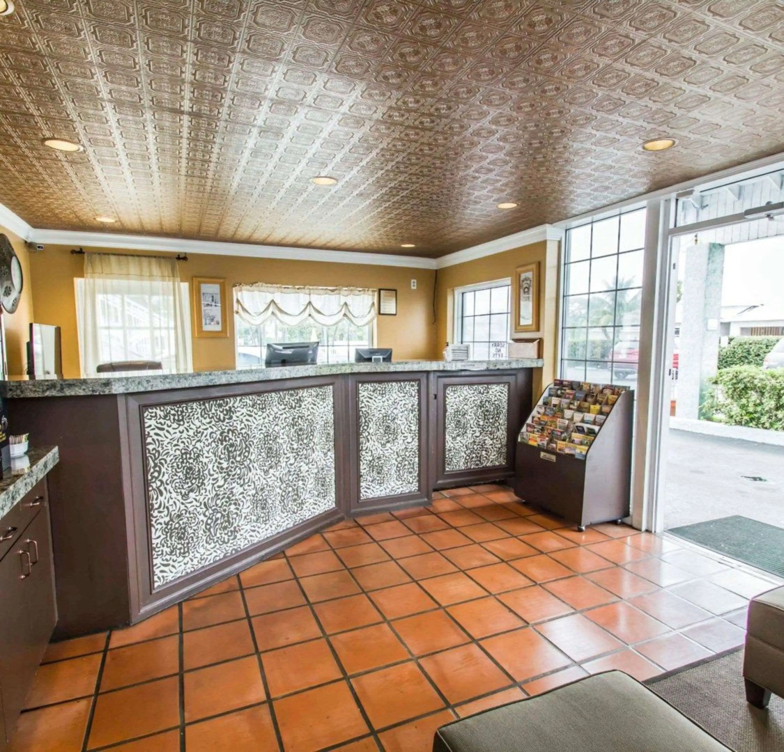 Econo Lodge Cocoa Beach - near the Port