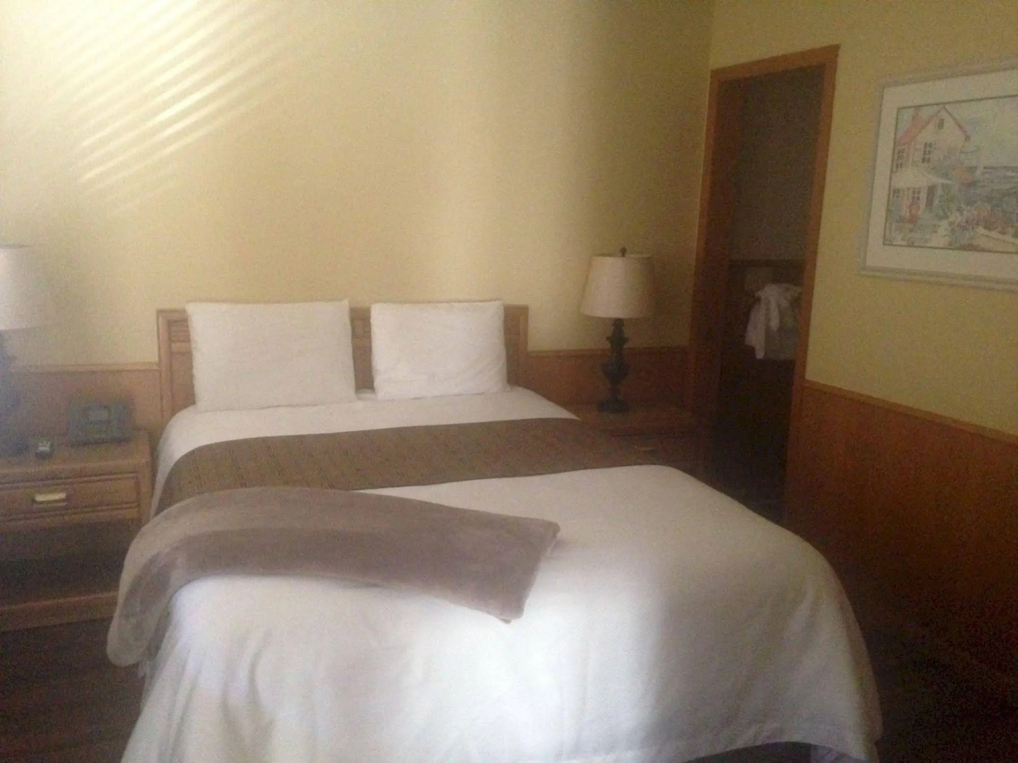 Edgelake Beach Club by Coolvacay