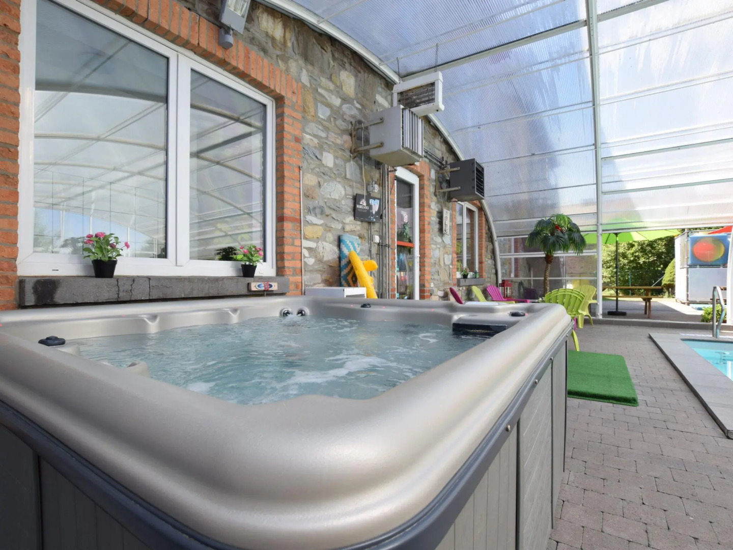 Pleasant Holiday Home with Sauna and Jacuzzi in Courtil