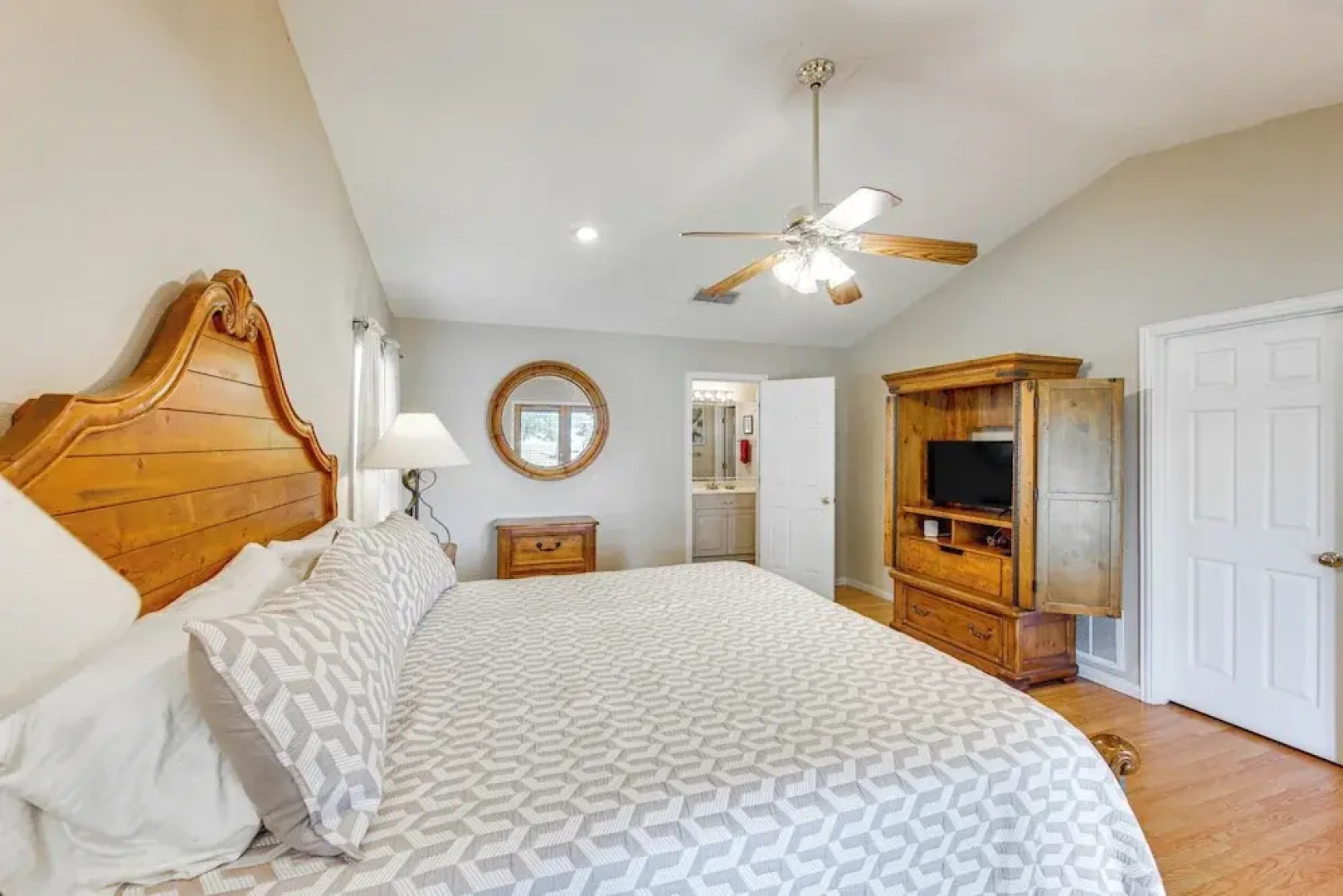 Rhodes Retreat w/ Dock on Cedar Creek Lake!