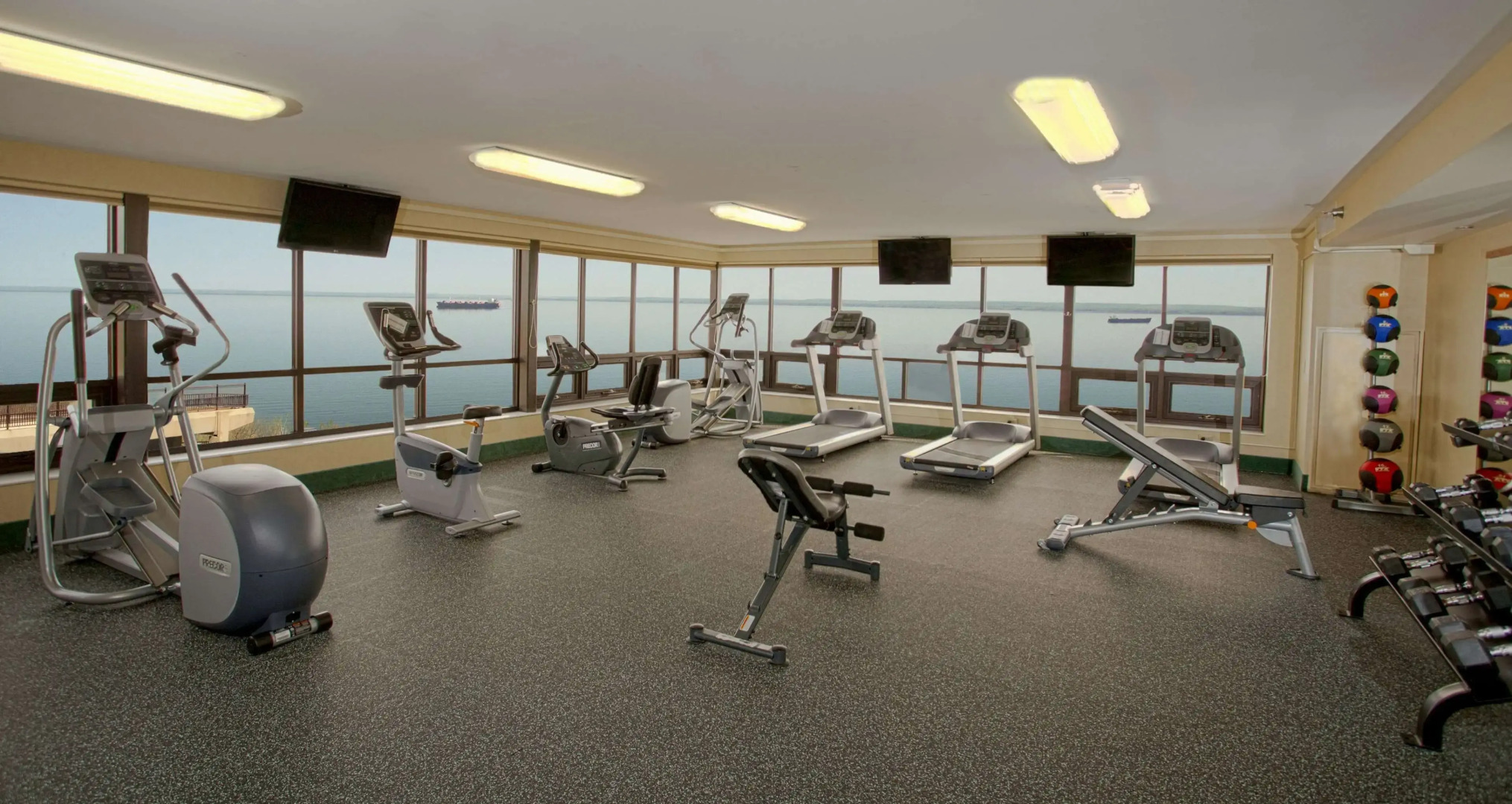 Edgewater Hotel & Waterpark